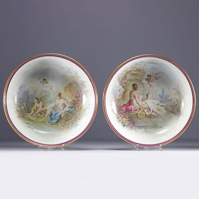 Eugène POITEVIN (1806-1870) - Imposante paire de plats en porcelaine de Sèvres aux décors de Nymphes du XIXe siècle