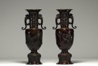 Japan - A pair of bronze vases with a brown patina, decorated with birds.