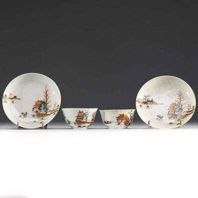 Chine - Ensemble de deux bols et assiettes en porcelaine polychrome à décor de paysage, XVIIIème.