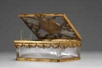 Boite en cristal de Baccarat et émaux de Limoges, monture en bronze, vers 1880, monogrammée.