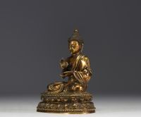 Chine - Statuette de Bouddha Sino-Tibétaine en bronze doré, XVII-XVIIIe siècle.