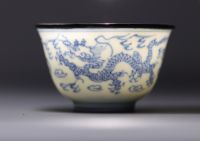 China - Pair of small Imperial bowls Ming in blue and white porcelain decorated with dragons, mark and period Cheng Hua (CHENGHUA 1465-1487).