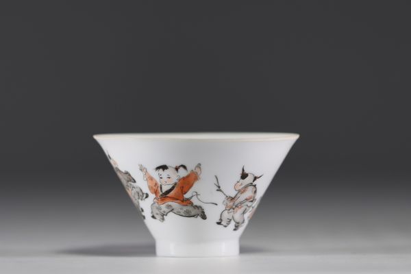 China - Fine polychrome porcelain bowl decorated with children figures.