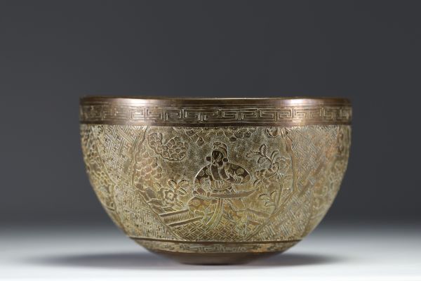 China - Bronze bowl decorated with warriors, mark under the piece.