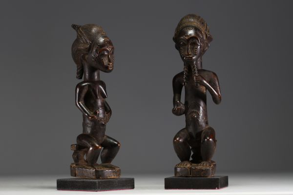 Afrique - Couple de statues Baoulé, sculptures en bois, époque XXe siècle.