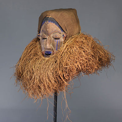 Yaka mask in wood and pigments