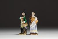 Meissen - Paire de petits flacons figuratifs en porcelaine polychrome, marque aux épées, XIXème.