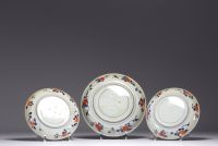 China - Set of three polychrome porcelain plates with Imari decoration.
