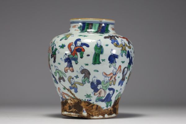 China - A 17th century polychrome porcelain vase with a hundred children.