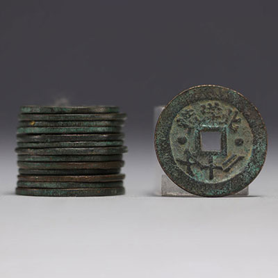 China - set of sixteen sapèques, bronze coins dating from the 17th century