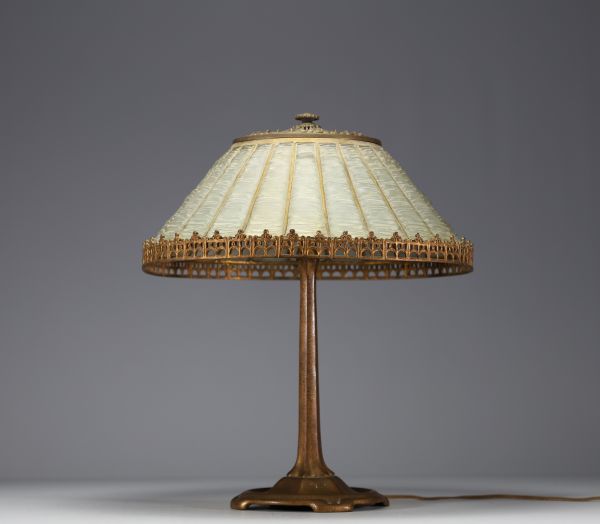 TIFFANY STUDIOS ‘New York’ 1900 - Table lamp with bronze foot and frosted glass shade, signed and numbered under the base.