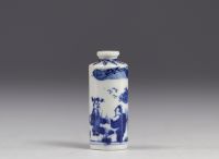 China - white and blue porcelain snuffbox decorated with characters.