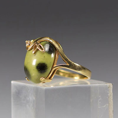 Beautiful gold ring with a green and black stone centre