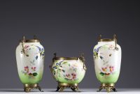 Three-piece opaline decoration with birds on bronze mount, Napoleon III period.on III.