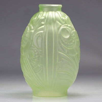 SCAILMONT Vase Art Déco vert pâle motifs géométriques création de Henri Heemskerk