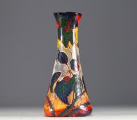 Val Saint Lambert par Henri et Désiré MULLER - Rare vase en verre doublé et dévitrifié, dégagé à l'acide à décor de murier, signé à la base dans le décor.