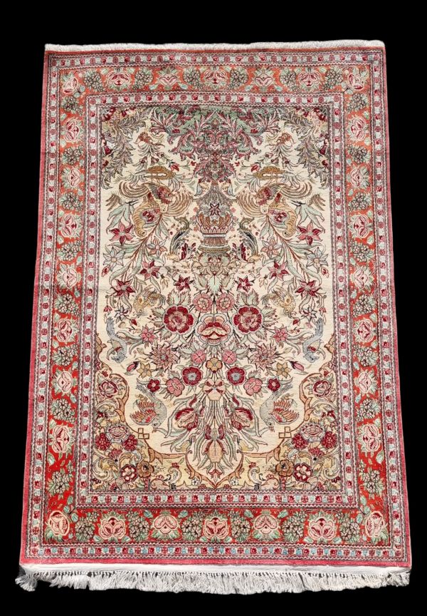 Iran - Ghom carpet in hand-knotted silk.