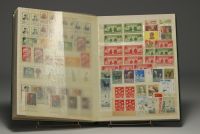 Ensemble de 26 albums de timbres du monde, Chine, Japon, Moyen Orient, Europe, etc. (Lot 3)