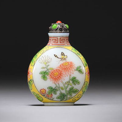 Chine - Tabatière en verre de Péking, marque Qianlong.