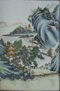 Chine - Grande paque en porcelaine polychrome à décor de paysage de montagne, époque République.