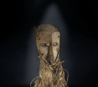 Afrique RDC - Masque Lega en bois sculpté et raphia. première moitié du 20ème siècle