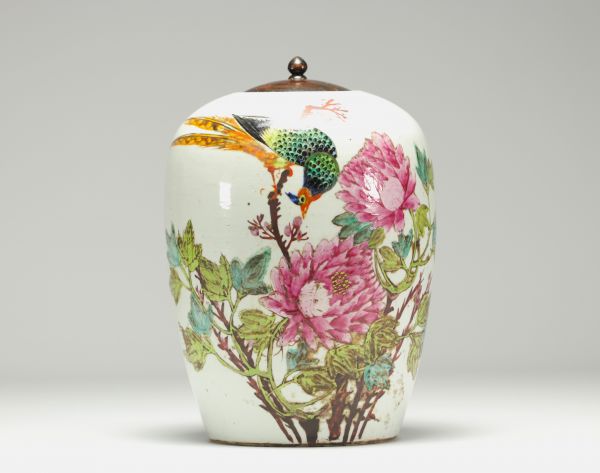 Chine - Pot à gingembre en porcelaine polychrome à décore d'oiseau et de fleurs, XIXème.