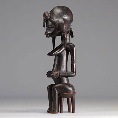 Beautiful seated Senufo female statue from Côte d'Ivoire