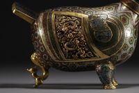 China - Bird-shaped cloisonné bronze perfume burner decorated with dragons, 18th century.