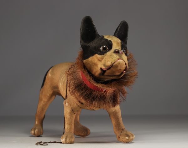 Jouet Bouledogue français en papier mâché sur roulette, vers 1930.