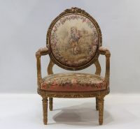 Important ensemble de mobilier de salon en bois sculpté et doré, tapisserie fine d'Aubusson comprenant un canapé et une suite de quatre fauteuils bergères, XIXème.