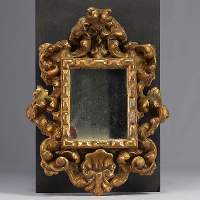 Gilded carved wood mirror decorated with shells and palmettes.