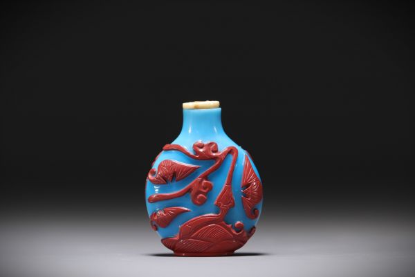 Chine - Tabatière en verre multicouche bicolor bleu/rouge à décor de chauve souris, 18ème?