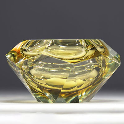 Flavio POLI (1900-1984) for Luigi Mandruzzato Murano - Submerged glass bowl with geometric facets, yellow color, circa 1950-60.