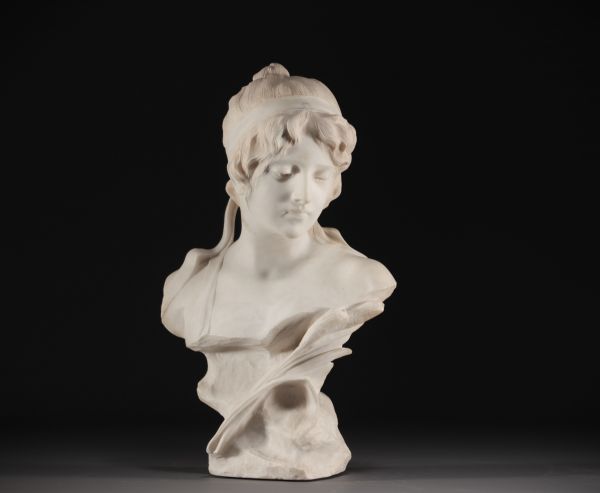 Art Nouveau bust of a young woman in white marble, circa 1900.