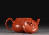 China - Set of two Yixing Chinese teapots.