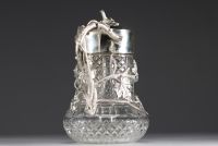 W. A. BOLIN - Moscou, 1891 - Somptueuse carafe en cristal taillé et argent massif à décor de vignes en relief, estampillé Bolin, poinçons KL et 84 zolotnik.