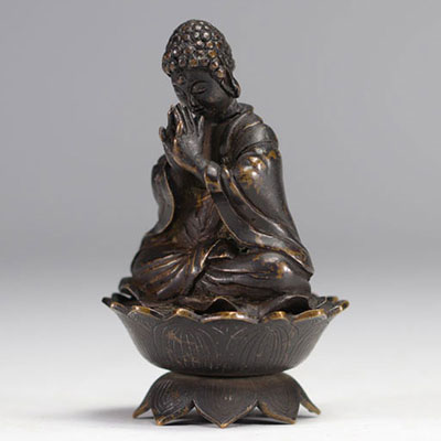 Sculpture of a bronze Buddha resting on a lotus flower from Qing period (清朝)