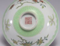 China - Rare Rose Family porcelain bowl with floral decoration and imperial mark, Jiaqing period (1796-1820).