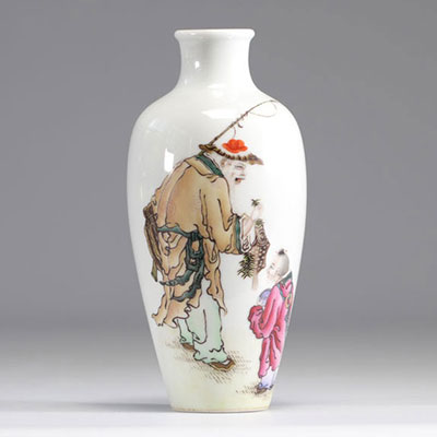 Famille rose vase with character decoration - 20th century republic