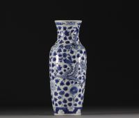 China - A blue-white porcelain vase decorated with dragons, Qing period.