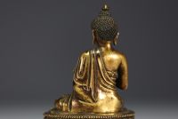 Chine - Statuette de Bouddha Sino-Tibétaine en bronze doré, XVII-XVIIIe siècle.