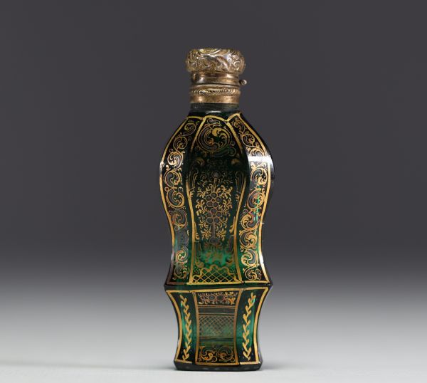 Sampson Mordan & Co (1840 - 1850) - Victorian green and gold glass perfume bottle with silver stopper.