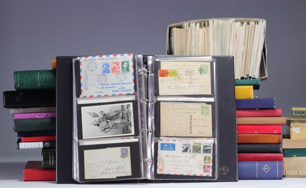 Set of various albums of stamps, banknotes (China, Brazil) and documents from China and around the world.