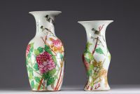 China - Set of two Qianjiang cai vases in famille rose porcelain.