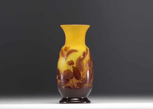 Émile GALLÉ (1846-1904) - Vase with floral decoration.