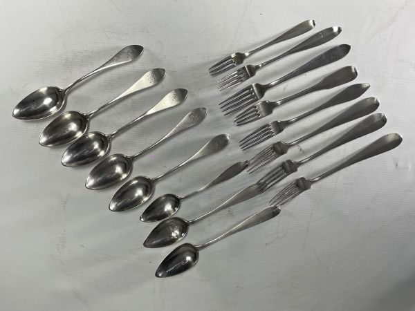 Mismatched set of solid silver cutlery weighing 770gr.