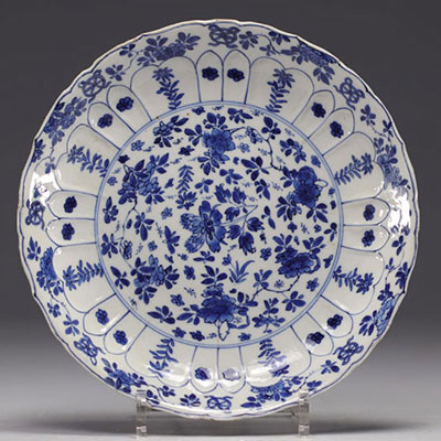 China - Blue-white porcelain plate with floral decoration, Kangxi mark.