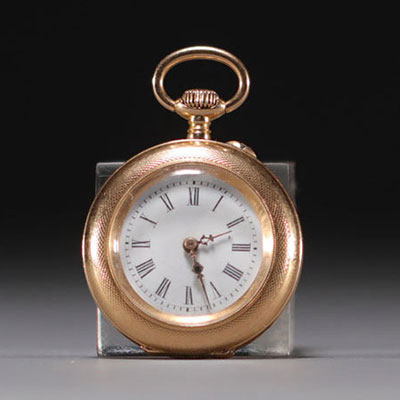 Small 18k gold pocket watch with gold dust cover, gross weight 26.6gr.