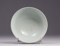 China, white and blue porcelain bowl, 18th century for the Thai market. Blue mark under the piece.