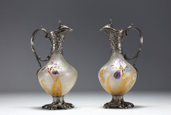 Victor SAGLIER (1840-1890) Pair of ewers in enamelled frosted glass and silver-plated metal, hallmark on the handles.